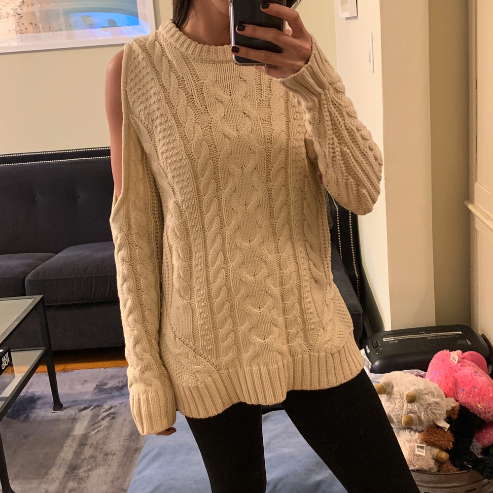 NWOT Cream Cable Knit Cold Shoulder Sweater (S)